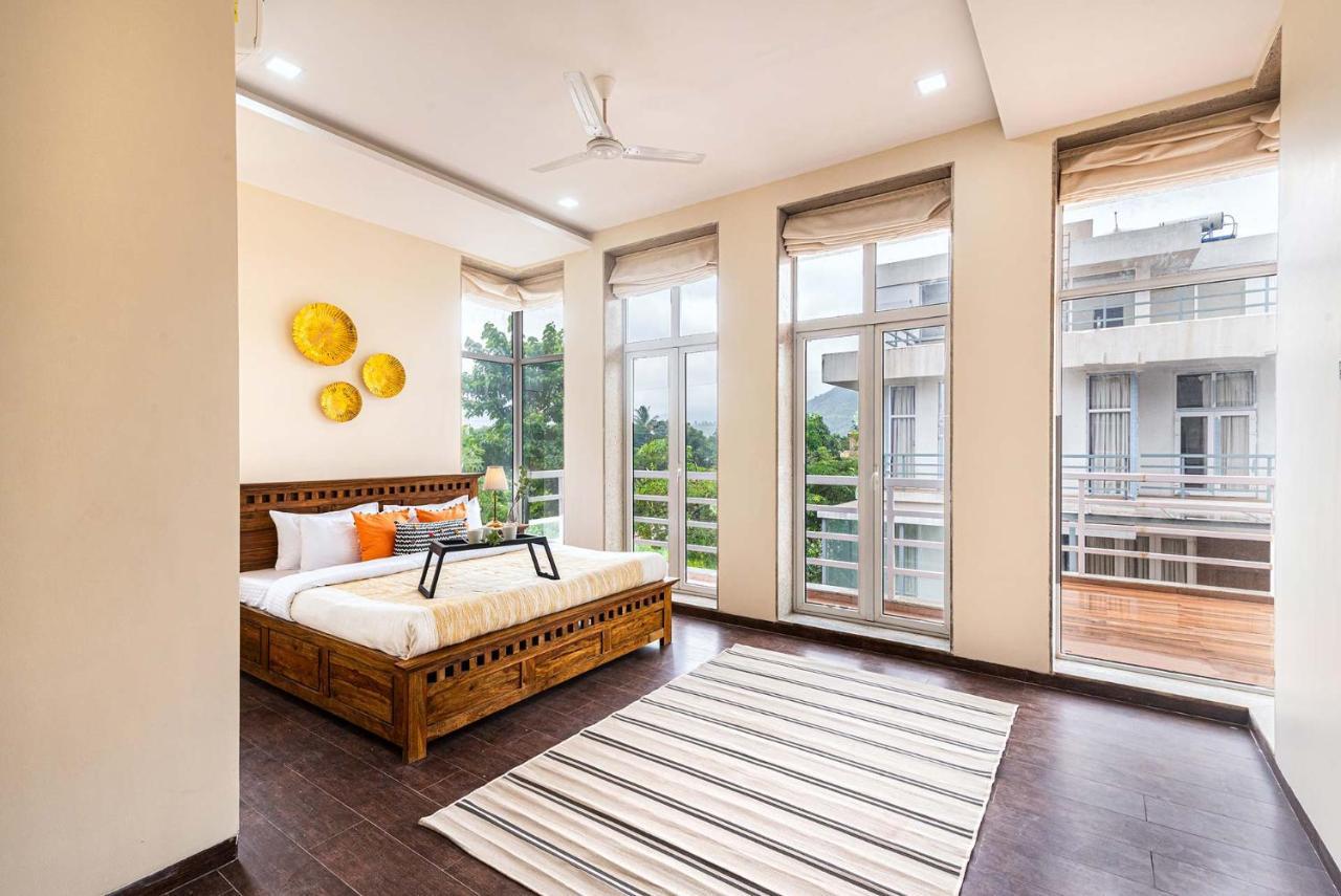 Sierra Skies By Stayvista - A Mountain-View Villa Featuring A Rooftop Swimming Pool, Jacuzzi, Turf, And A Gym For An Elevated Stay Lonavala Exteriör bild