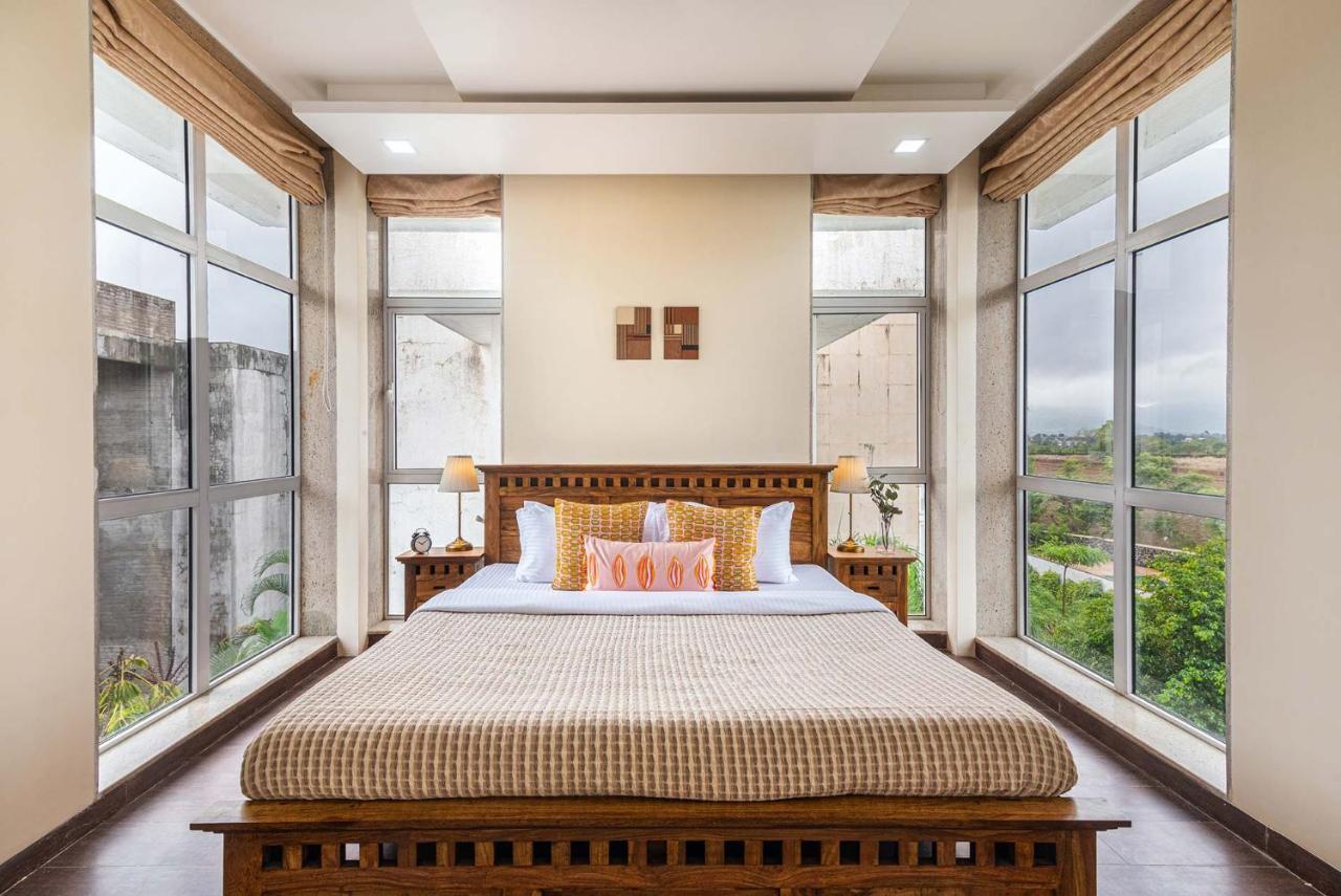 Sierra Skies By Stayvista - A Mountain-View Villa Featuring A Rooftop Swimming Pool, Jacuzzi, Turf, And A Gym For An Elevated Stay Lonavala Exteriör bild