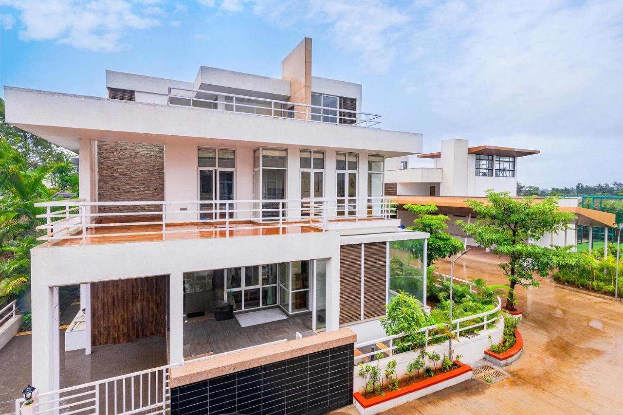 Sierra Skies By Stayvista - A Mountain-View Villa Featuring A Rooftop Swimming Pool, Jacuzzi, Turf, And A Gym For An Elevated Stay Lonavala Exteriör bild